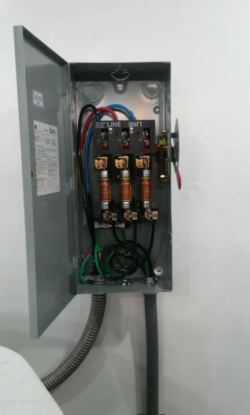 Three-phase disconnect switch installed for Smoke Detector Installation in Earlimart